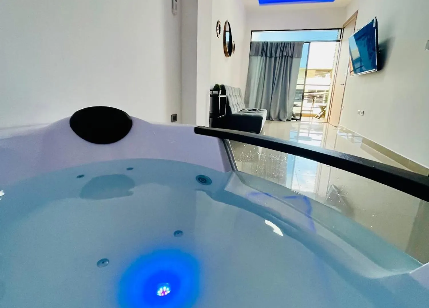 Suite Jacuzzi - Piso 2 - A 10Min Consulado Americano Guayaquil Apartment